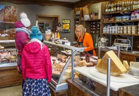 Magasins de la coopérative Haute-Maurienne Vanoise
